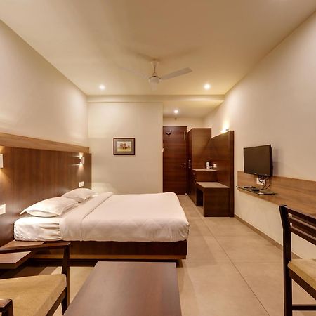 Hotel Classic Mid Town, Kolhapur Exterior foto