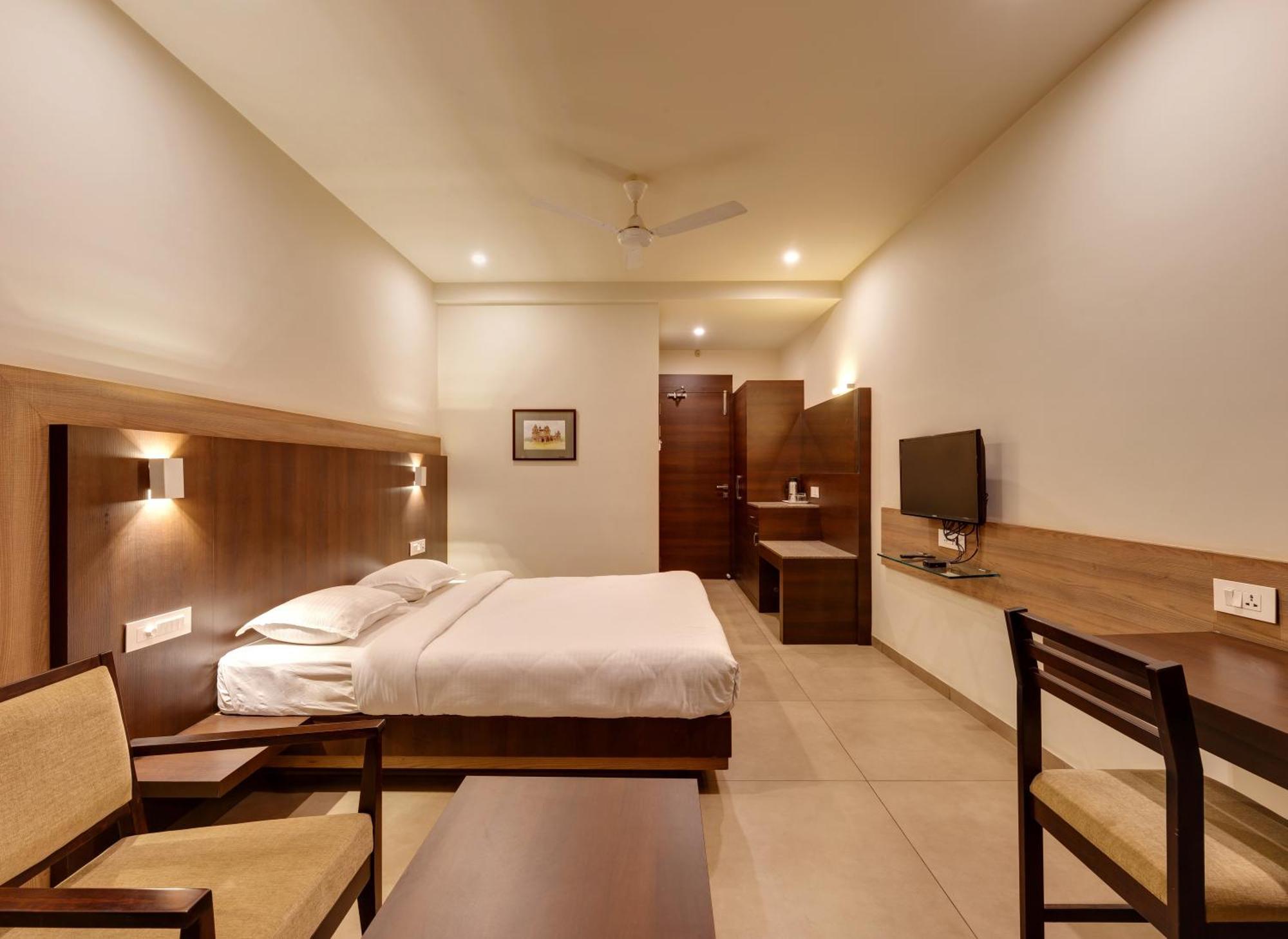 Hotel Classic Mid Town, Kolhapur Exterior foto