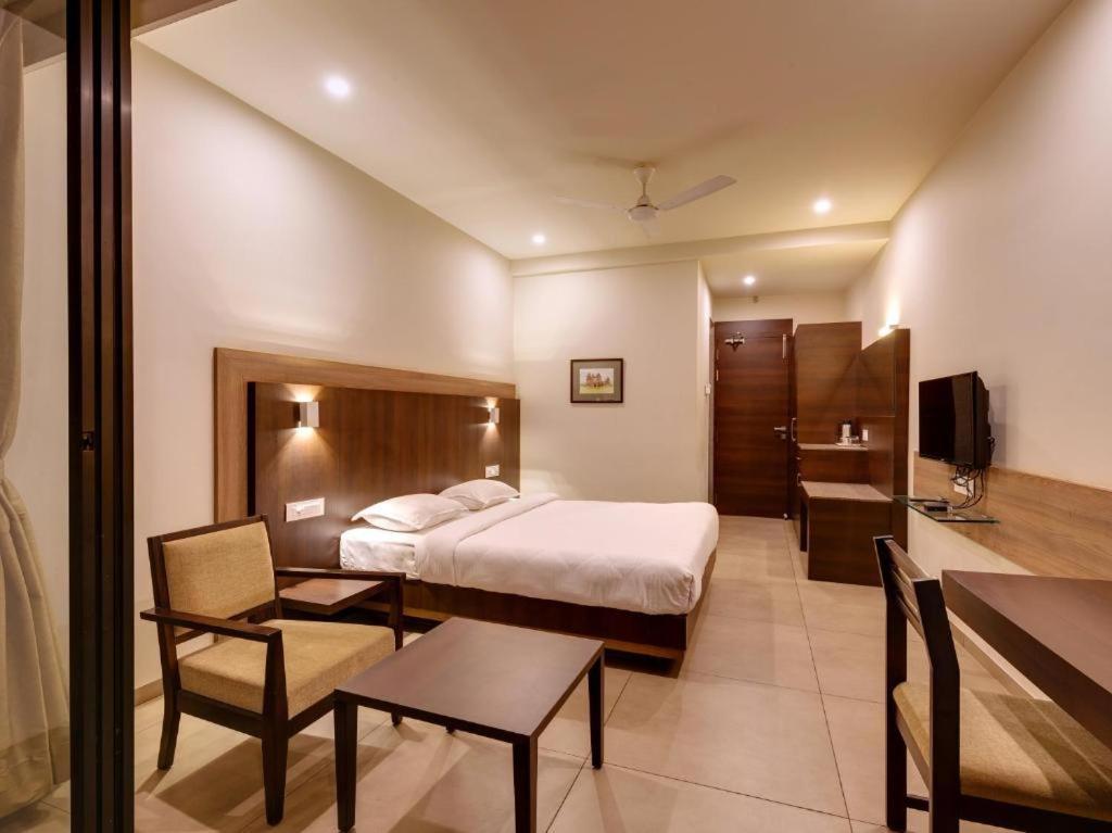 Hotel Classic Mid Town, Kolhapur Exterior foto