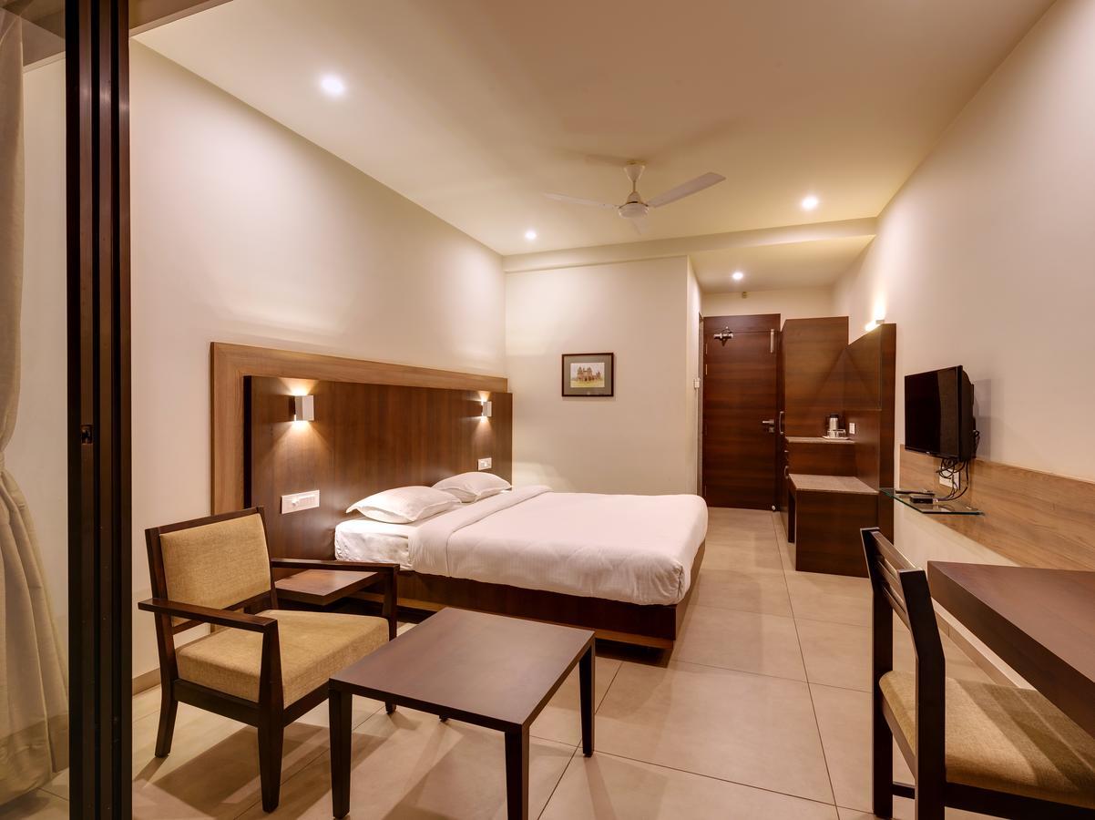 Hotel Classic Mid Town, Kolhapur Exterior foto