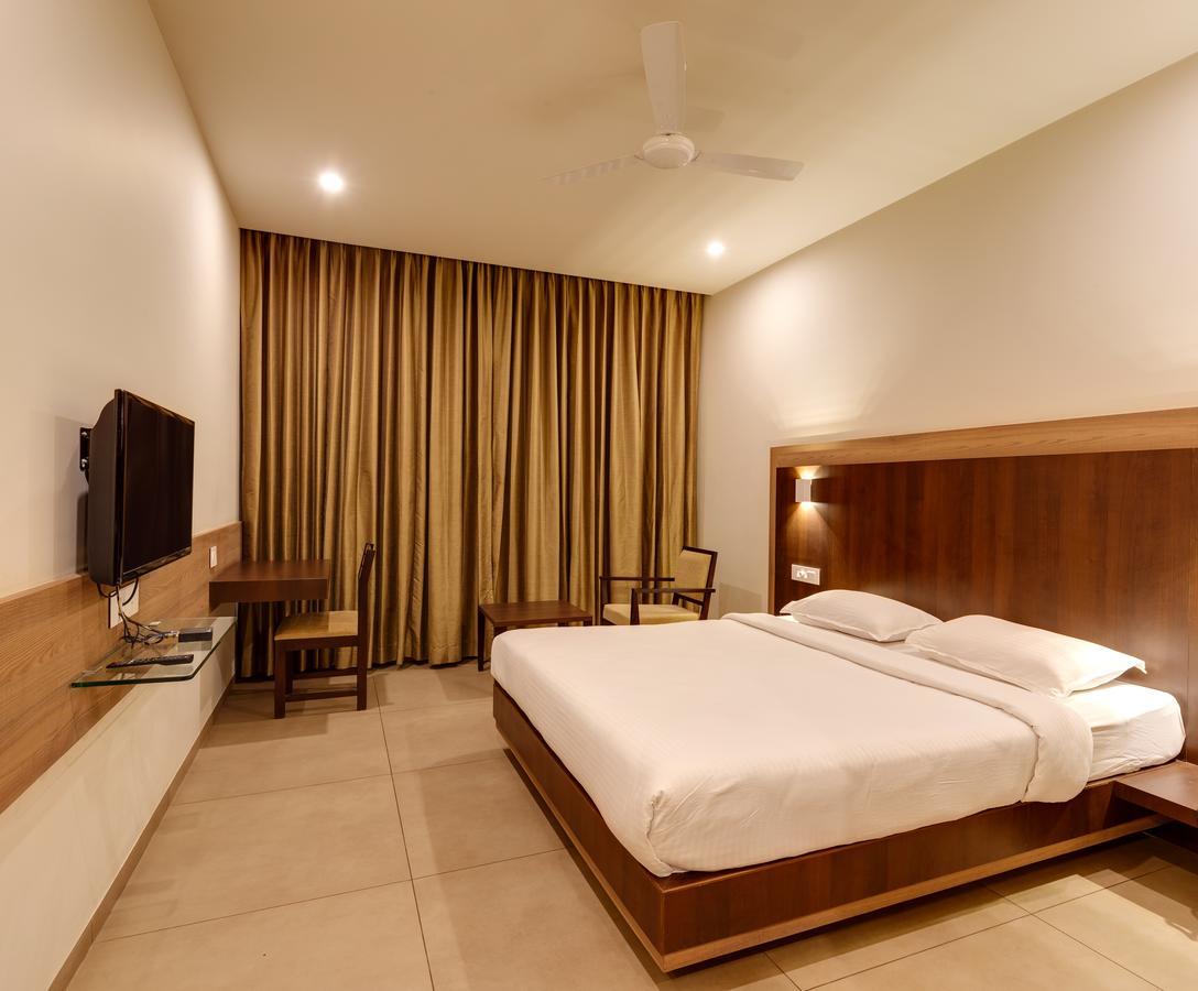 Hotel Classic Mid Town, Kolhapur Exterior foto