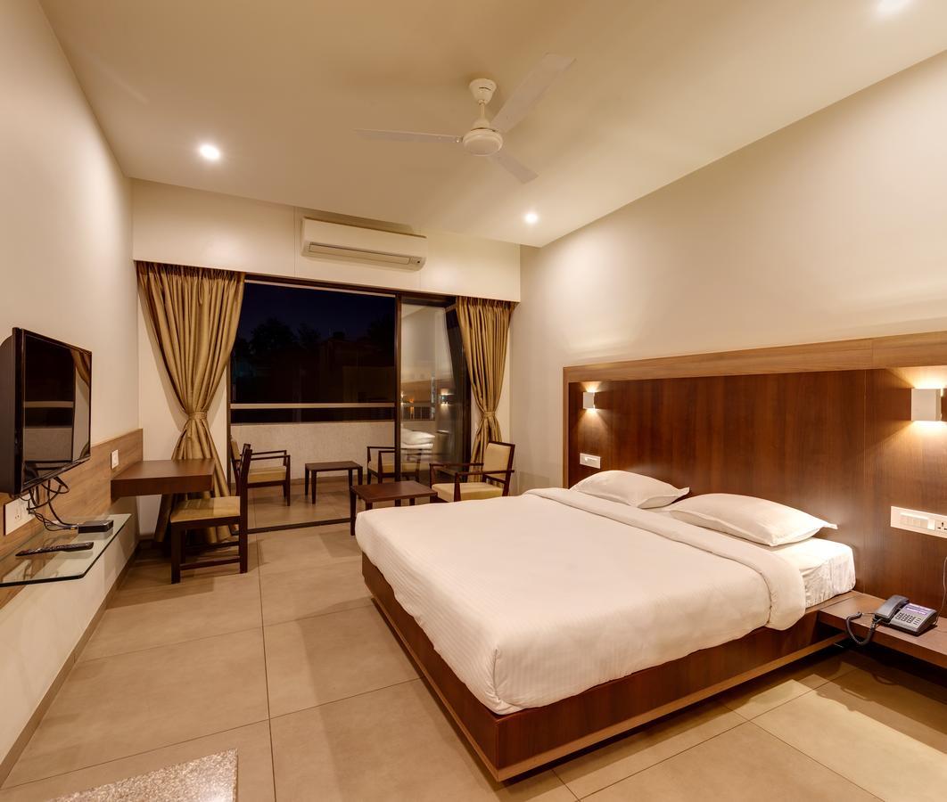Hotel Classic Mid Town, Kolhapur Exterior foto