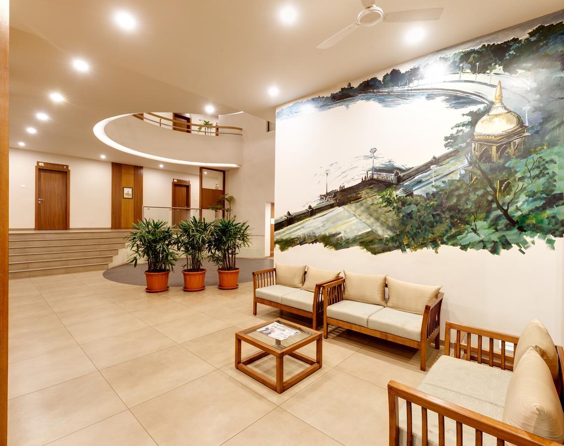 Hotel Classic Mid Town, Kolhapur Exterior foto